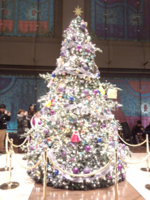 新丸ビルのディズニークリスマスツリー